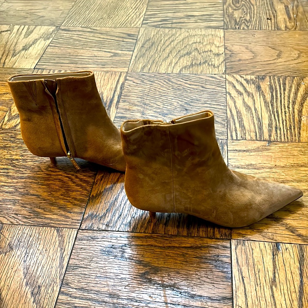 NWT Veronica Beard boots, suede upper, leather sole, kitten heels